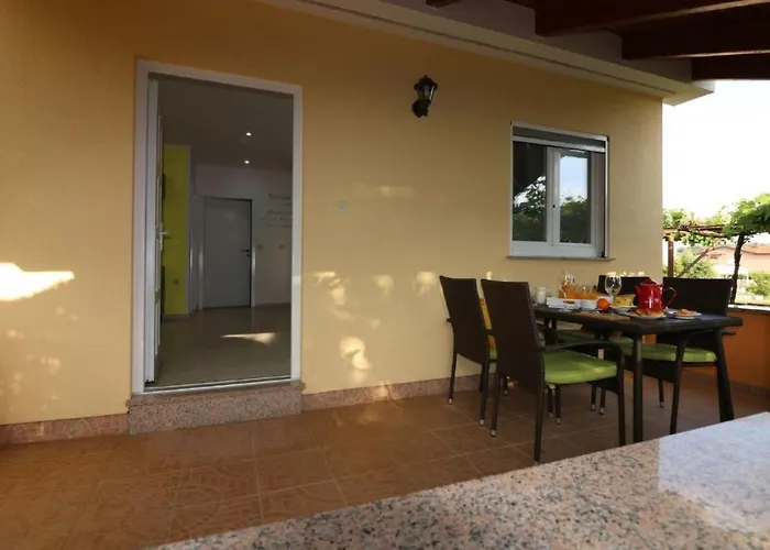 Melisa 8 By Interhome Tatil Evi Poreč